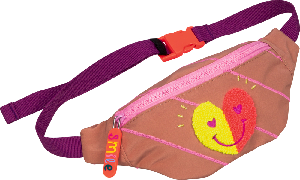Eine rosa Bauchtasche mit einem herzförmigen Smiley-Patch und einem lila Gurt mit einer orangefarbenen Schnalle.