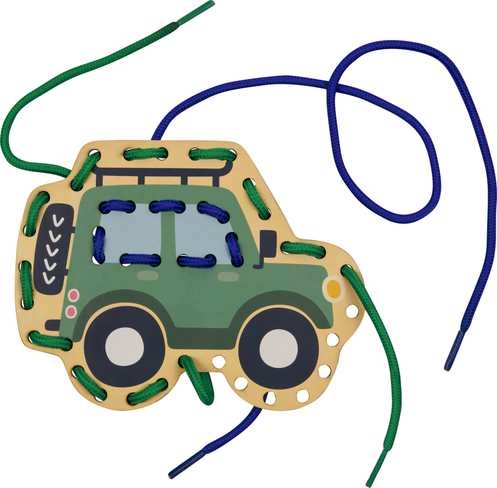 Ein grünes Spielzeugauto-Schnürbrett mit blauen und grünen Schnürsenkeln durch Löcher am Rand.