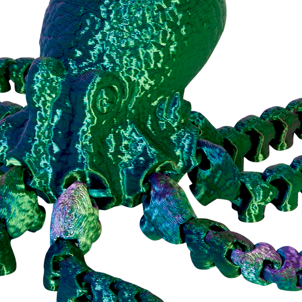 Nahaufnahme eines grün-blauen 3D-gedruckten Oktopus auf weißem Hintergrund.