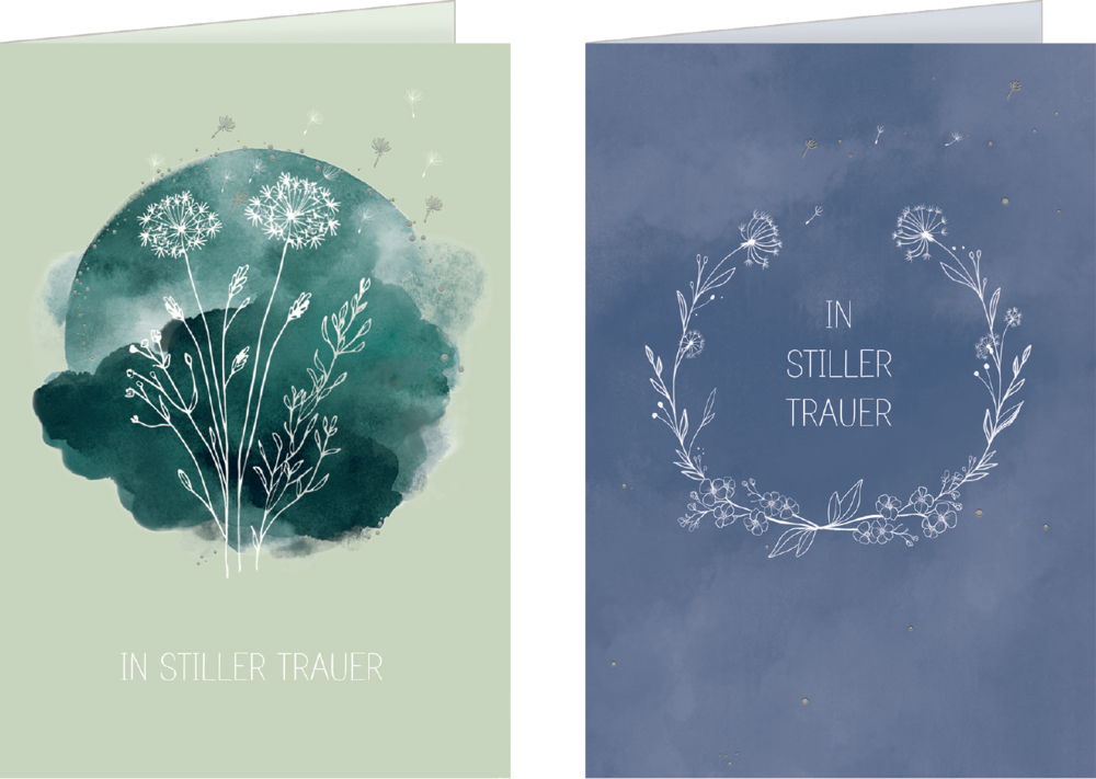 Zwei Trauerkarten mit Blumenmotiven und dem Text IN STILLER TRAUER auf pastellfarbenen Hintergründen.
