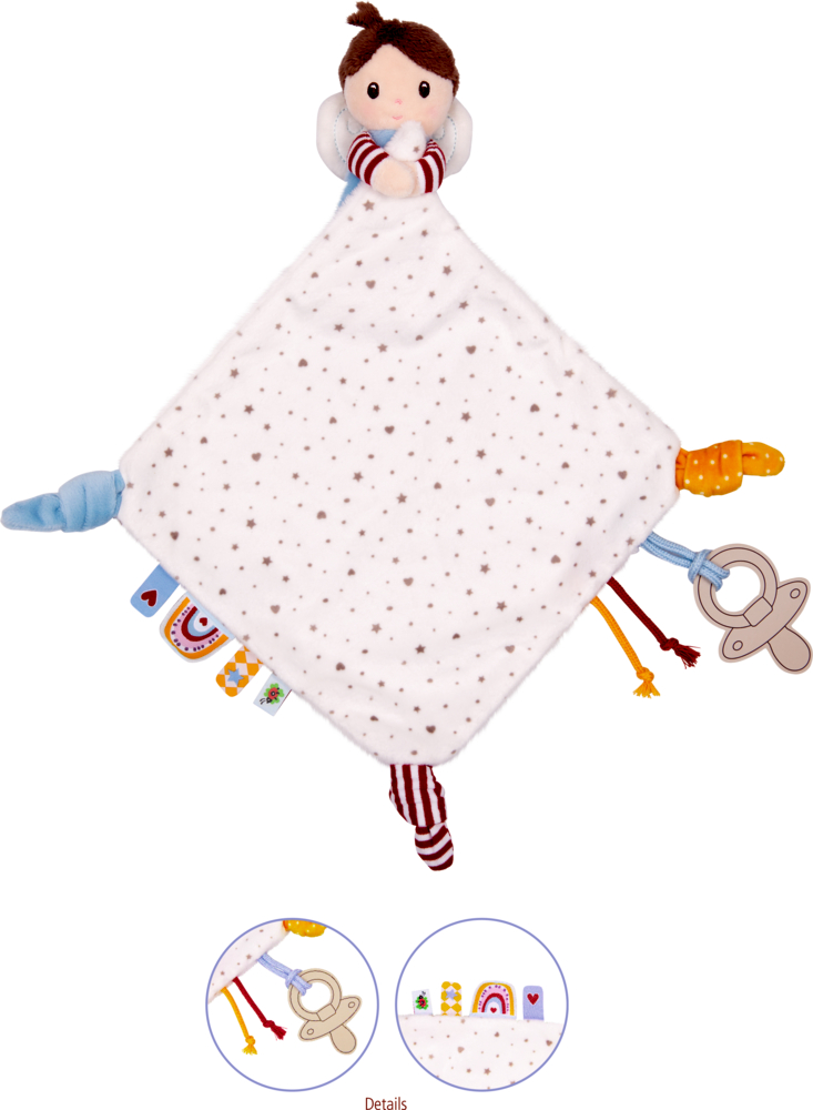 Kleines Stoffpüppchen hält ein Schmusetuch mit Sternenaufdruck, bunten Stoffstreifen, Beißringschnuller und geknoteten Ecken.