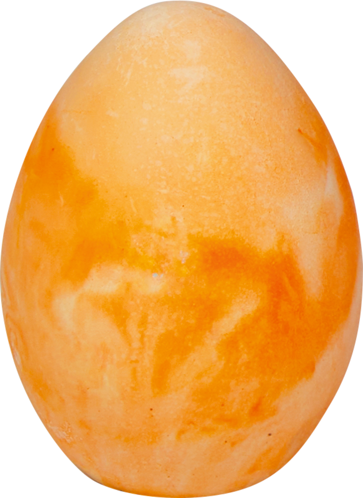 Zwei grün-weiß marmorierte Eier, eines unverpackt, eines in Klarsichtfolie mit zusammengebundenem oberen Ende.