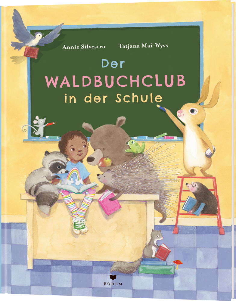 Der Waldbuchclub in der Schule Ein Kind und seine Tierfreunde lesen gemeinsam Bücher in einem farbenfrohen Klassenzimmer mit einer Tafel im Hintergrund.