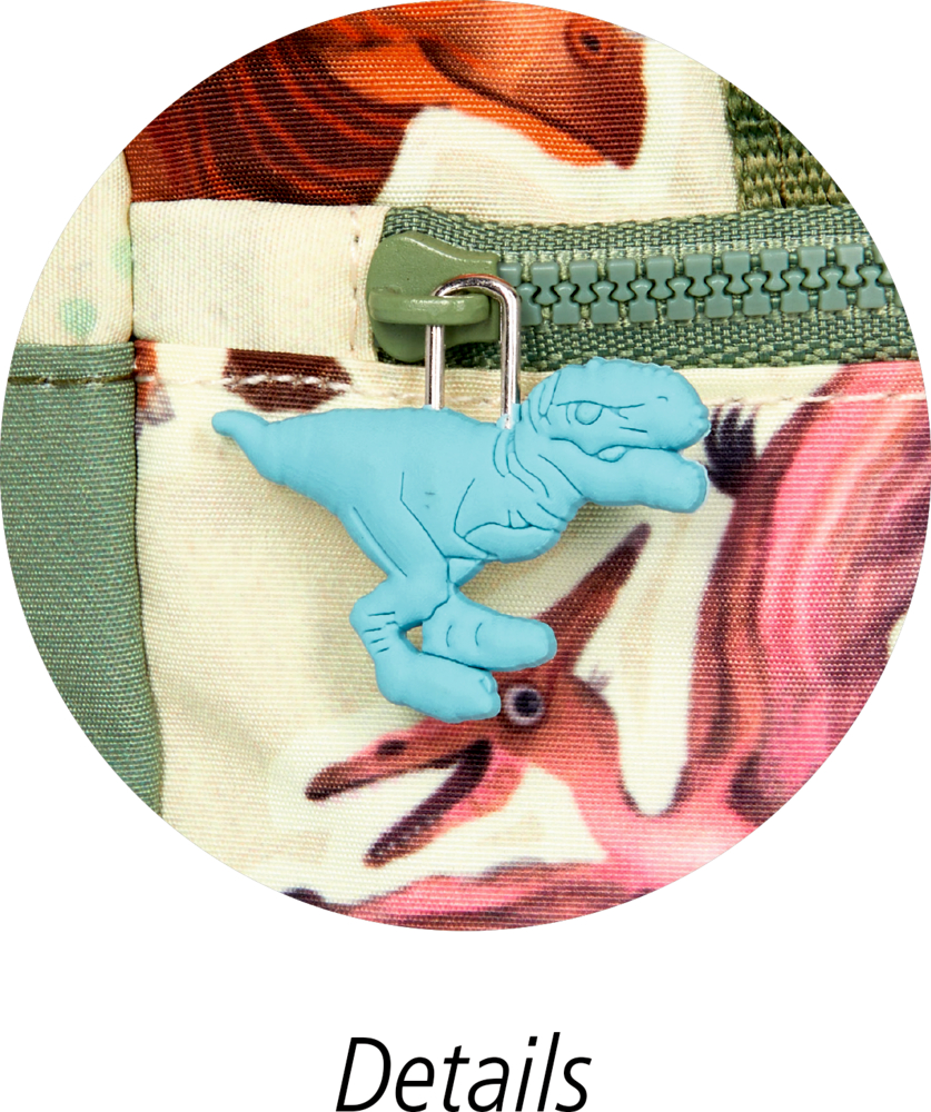 Blauer Dinosaurier-Reißverschlussanhänger an Tasche mit Dino-Print, im runden Rahmen fotografiert.