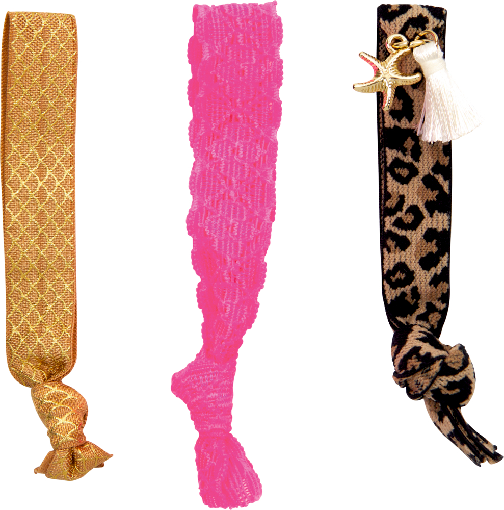 Drei bunte Haargummis: gold mit Schuppenmuster, rosa, Leopardmuster mit Charms und Knoten an einem Ende.