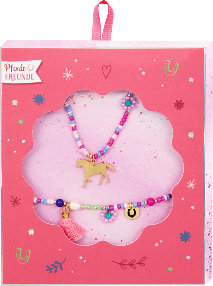 Schmuckset (Kette & Armband) - Pferdefreunde "Pinkfarbene Pappbox mit Sichtfenster. Darin sind zwei bunte Perlenketten mit Pferdeanhänger und Quaste sowie Hufeisenverzierungen zu sehen. "