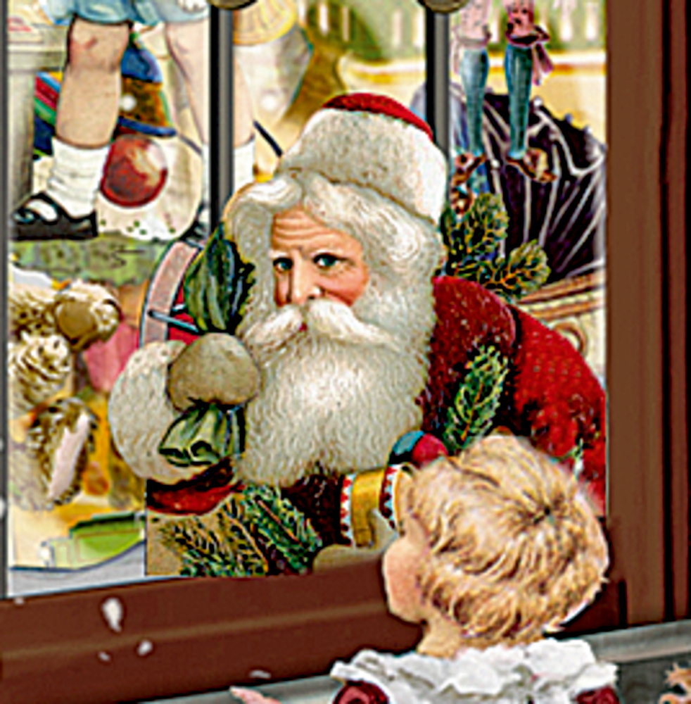 Ein Kind blickt durch ein mit Spielzeug und Ornamenten geschmücktes Fenster auf den Weihnachtsmann, der Geschenke hält.