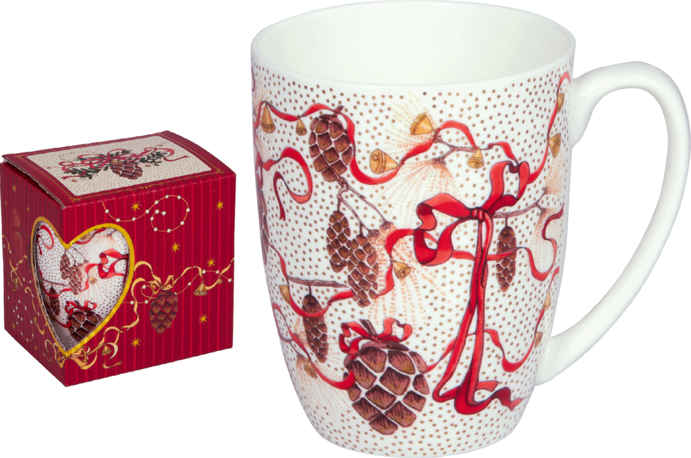 Weiße Tasse mit rotem Band-, Zapfen- und Glockenmuster, daneben passende rot gemusterte Geschenkbox.