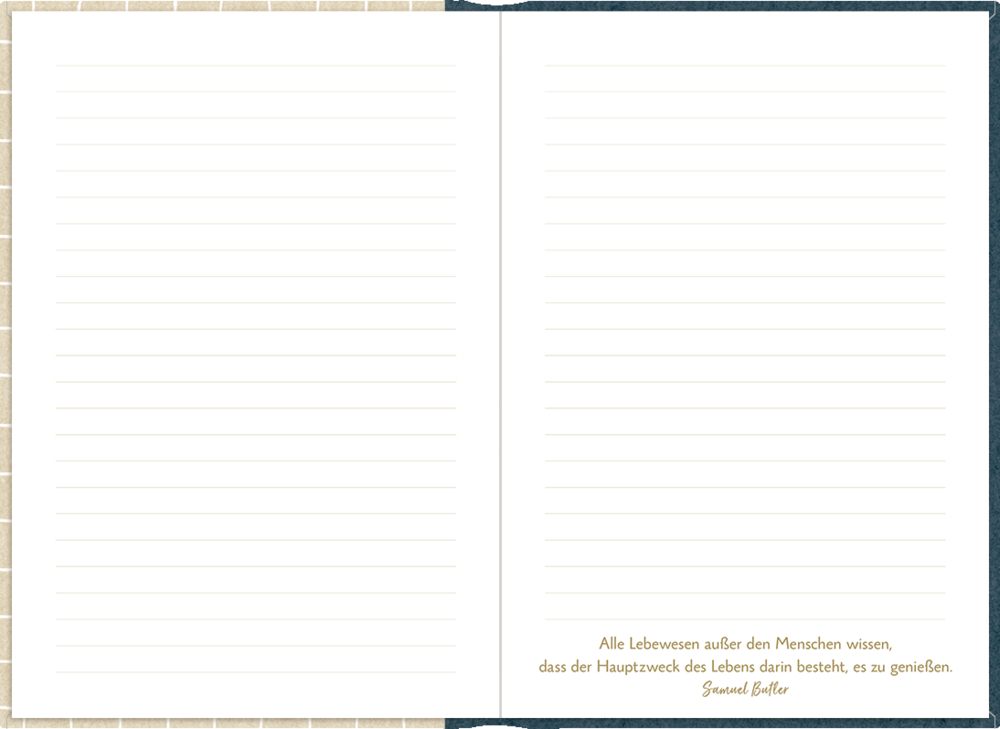 Offenes liniertes Notizbuch mit einem deutschen Zitat unten rechts; beige gestreifter Hintergrund.