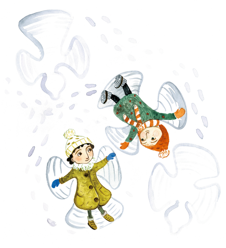 Zwei Kinder in Winterkleidung liegen im Schnee und machen Schneeengel, umgeben von ihren Fußabdrücken.