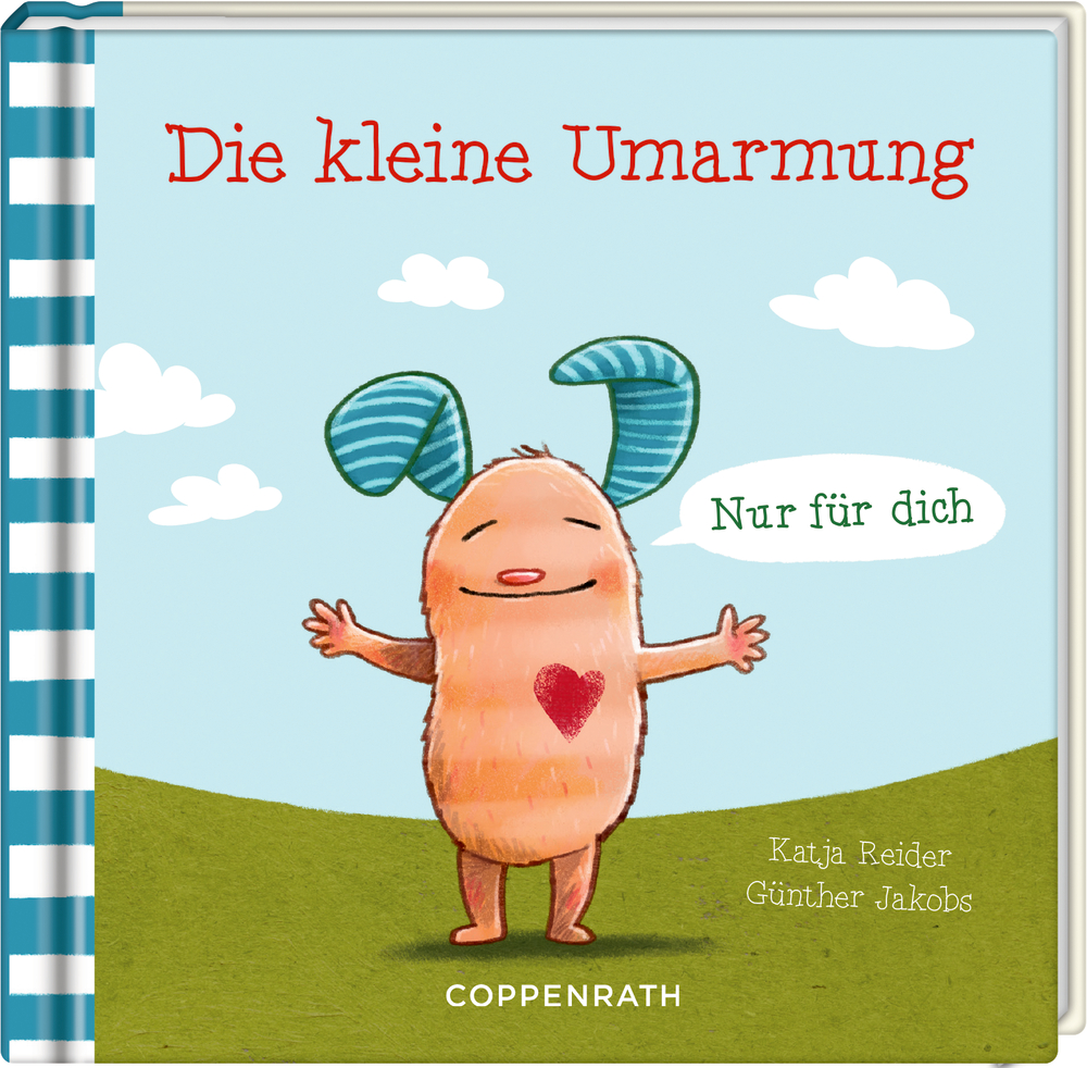 Buchcover mit lächelndem Wesen auf einer Wiese, offenen Armen und dem Text "Die kleine Umarmung. Nur für dich.