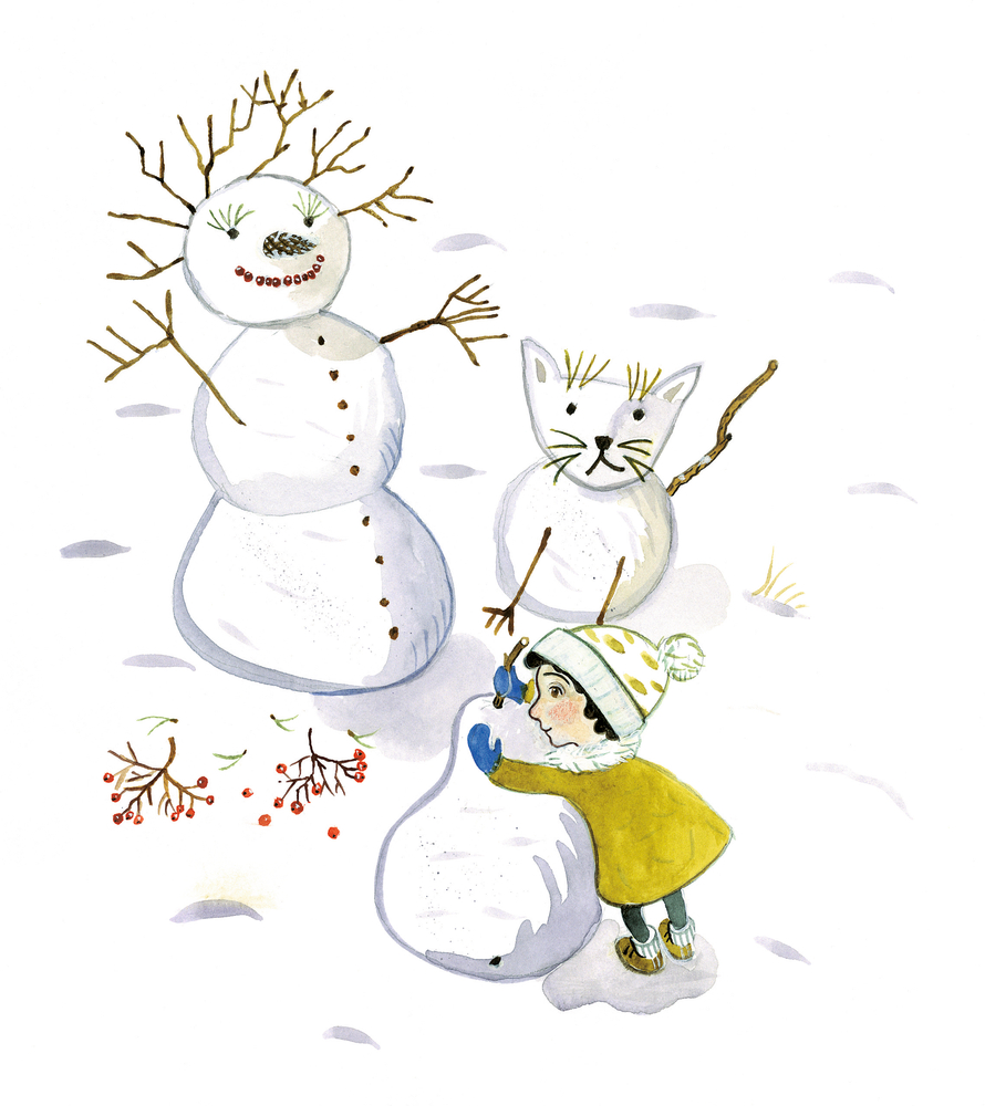 Ein Kind in Winterkleidung baut neben einem Schneemann und einer Schneekatze einen weiteren Schneemann.