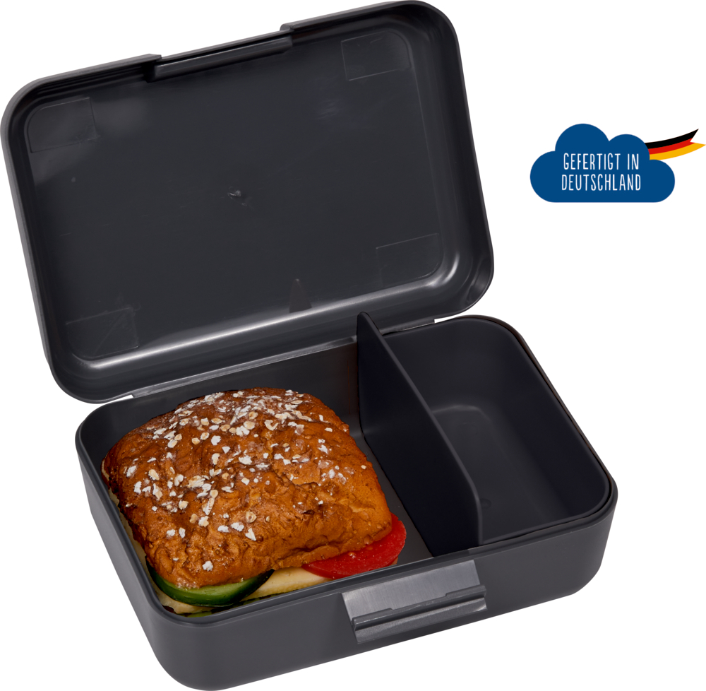 Aufgeklappte schwarze Lunchbox mit Sandwich darin; in der Ecke ist das Etikett „Made in Germany“ sichtbar.