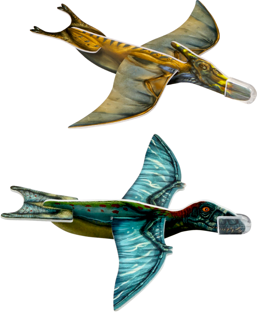 Zwei Spielzeug-Flugsaurier mit ausgebreiteten Flügeln und Kunststoff an den Schnäbeln, isoliert auf Weiß.