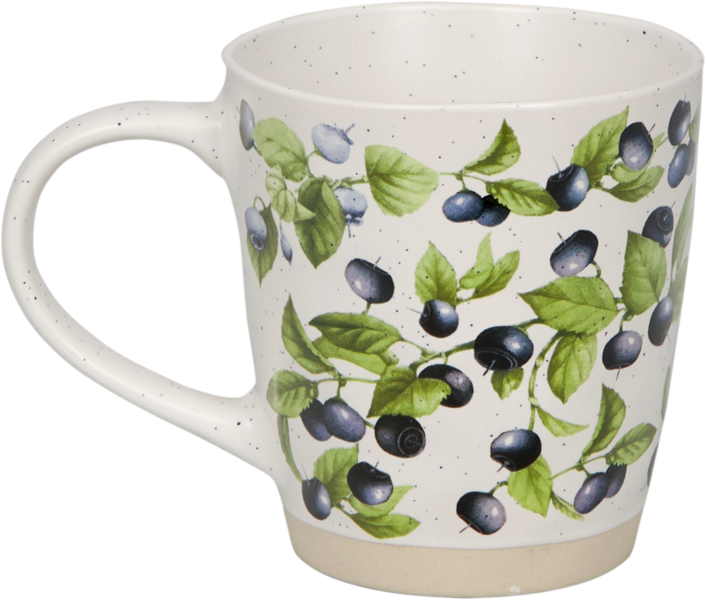 Weiße Keramiktasse mit Abbildungen von Blaubeeren und grünen Blättern.
