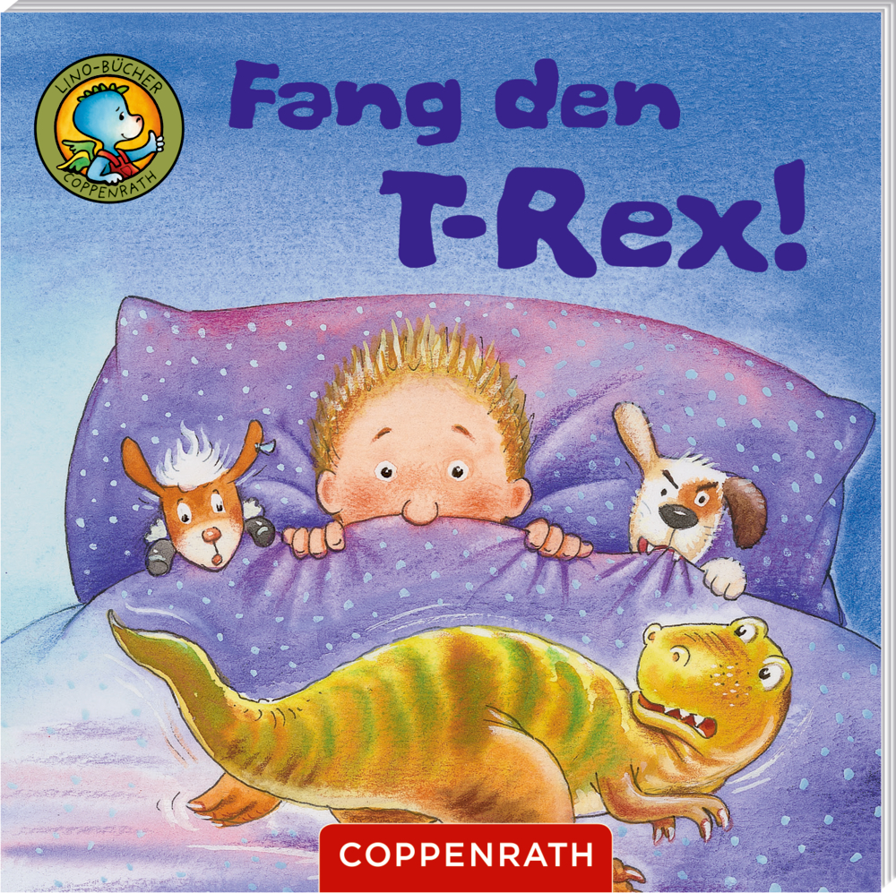 Blaues Buchcover mit Kind, das liegt mit zwei Stofftieren im Bett liegt. Ein kleiner Dinosaurier kriecht über die Decke.