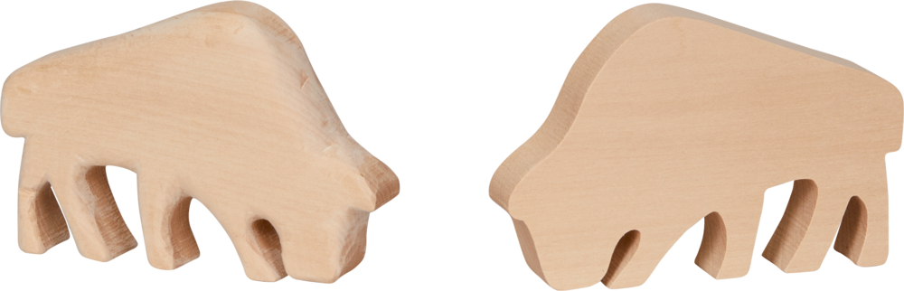 Zwei schlichte, unbehandelte Holz-Tierfiguren mit vier Beinen und abgerundeten Kanten stehen sich gegenüber.