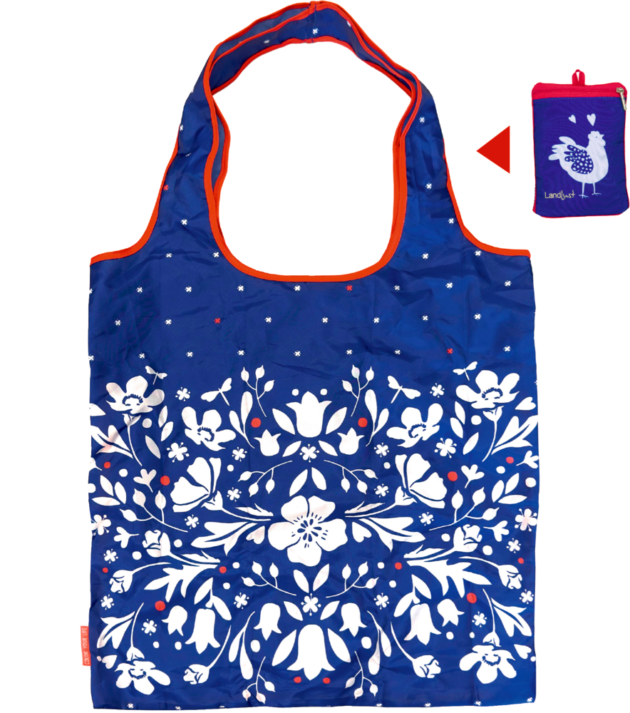 Blaue Stofftasche mit roter Umrandung und weißem Blumenmuster, daneben passendes Etui mit Huhn-Aufdruck.