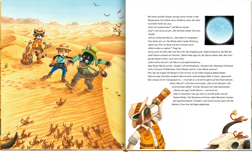 Drei Tiere in Entdeckerkleidung beobachten Skorpione in einer Wüste, auf der rechten Seite erscheinen Text und Mondgrafik auf einer Innenansicht.