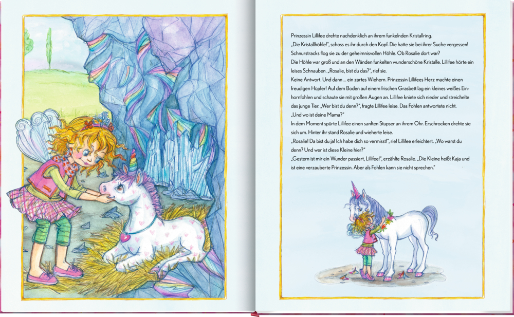 Eine niedliche Fee streichelt ein weißes Einhorn-Fohlen vor einer Höhle.