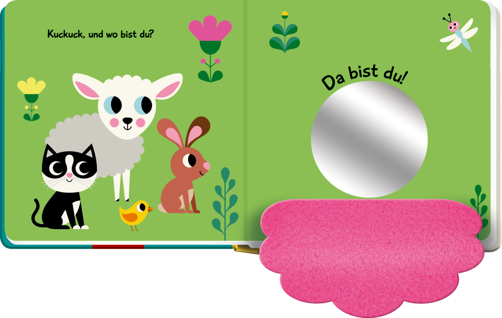 Eine Kinderbuchseite mit Lamm, Katze, Hase, Küken, Blumen und ein Spiegel mit der Aufschrift „Da bist du!“.