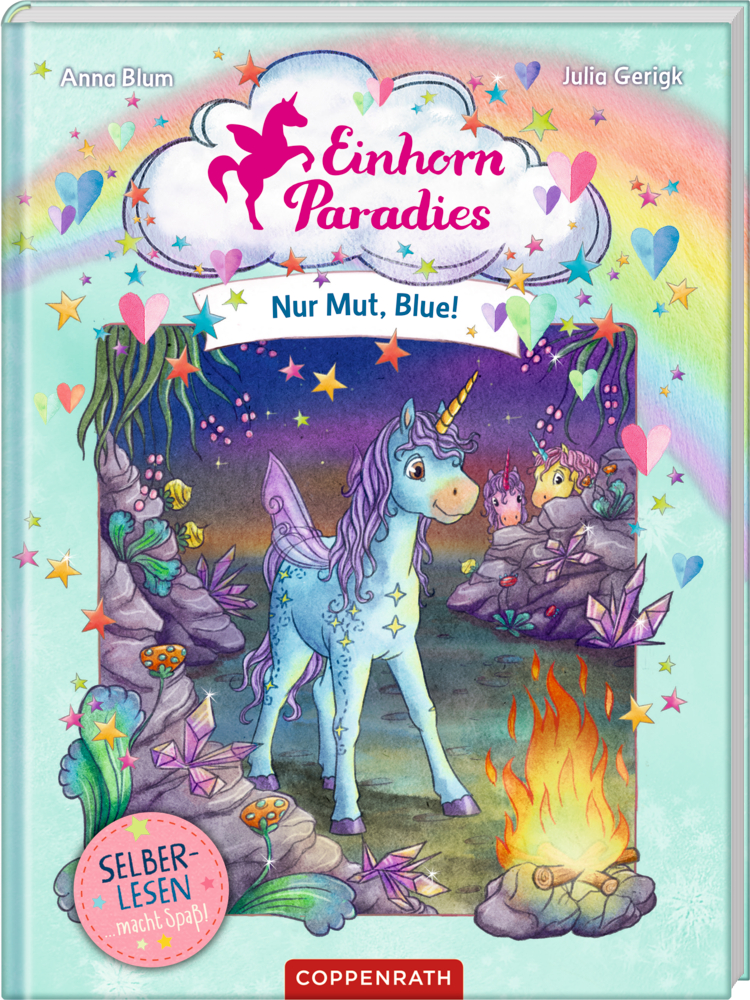 Einhorn-Paradies (Leseanfänger / Bd.4) - Nur Mut, Blue! Unter dem Titel „Einhorn Paradies“ steht ein blaues Einhorn an einem Lagerfeuer in einem Zauberwald.