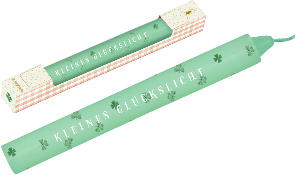 Grüne Kerze mit Kleeblatt-Design und dem Text „Kleines Glückslicht“, abgebildet neben der passenden Schachtel.