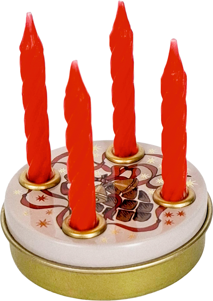 Runde Halterung mit vier roten Spiral-Kerzen und weihnachtlichem Motiv auf rosa Oberfläche.