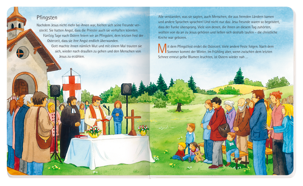 Vor einer Kirche versammeln sich Menschen, während ein Pastor zu den Anwesenden spricht.