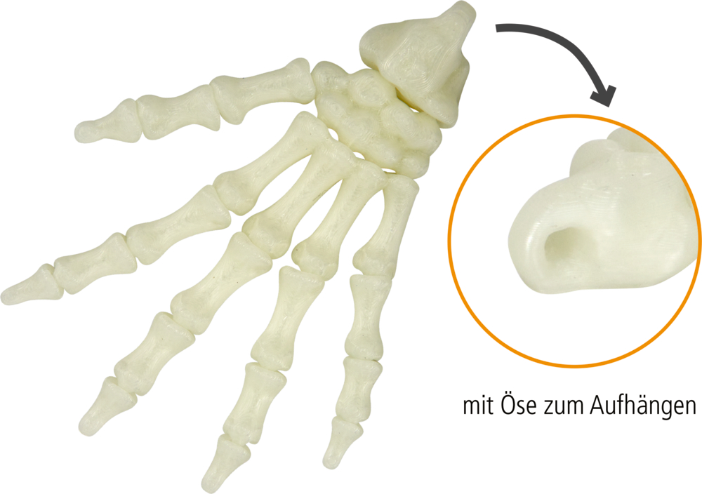 Skeletthand aus Kunststoff mit Aufhängeöse; Nahaufnahme. Deutscher Text: „mit Öse zum Aufhängen“.