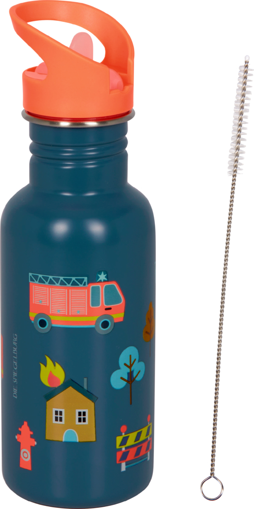 Blaue Trinkflasche mit Feuerwehrauto-, Haus- und Hydrantenmotiven, abgebildet neben einer langen Reinigungsbürste.