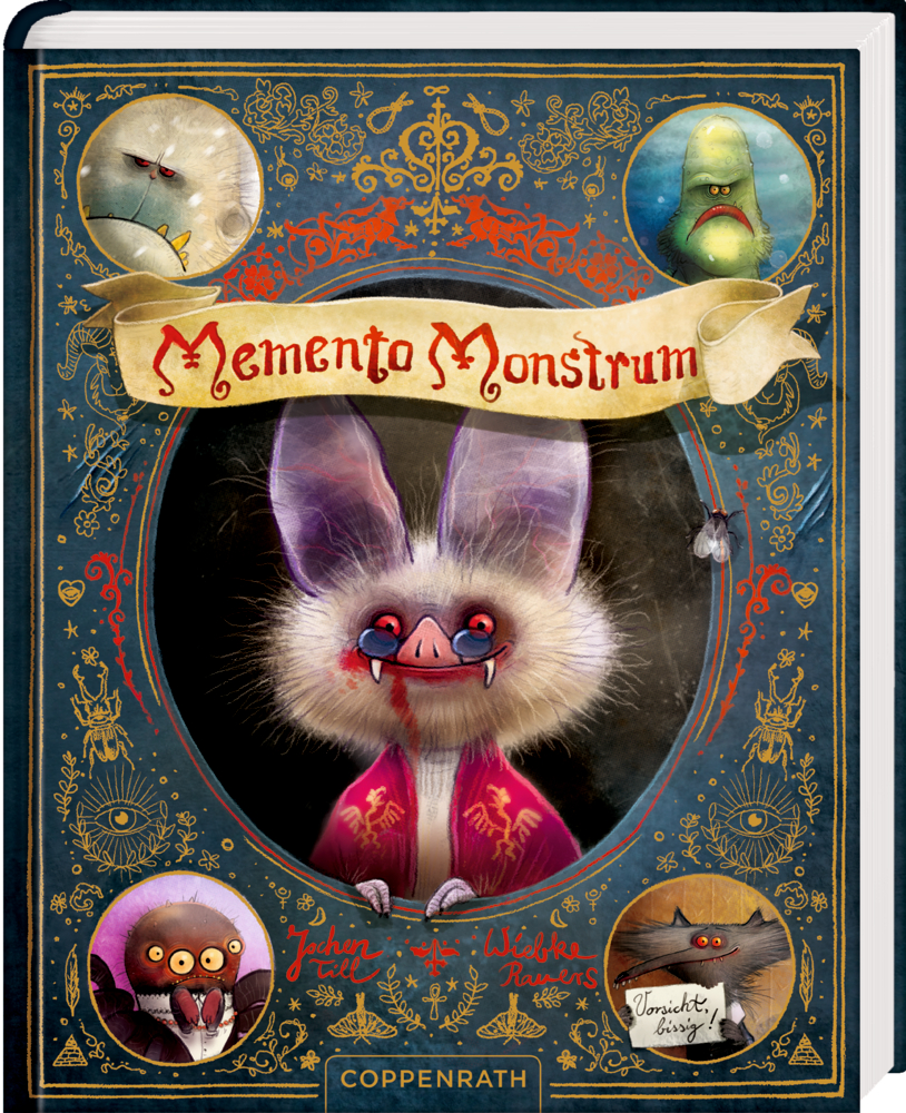 Memento Monstrum (Bd. 1) Buchcover: ein lächelndes fledermausartiges Wesen in einem roten Mantel sowie vier skurrile Monstergesichter in den Ecken.