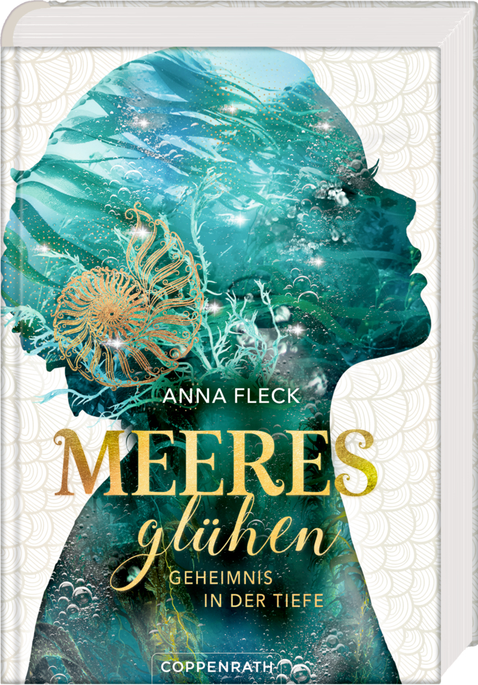 Meeresglühen (Bd.1) - Geheimnis in der Tiefe Buchcover: Frauensilhouette mit Meeres-, Seetang- und Nautilusmuschel-Motiven; Titel.