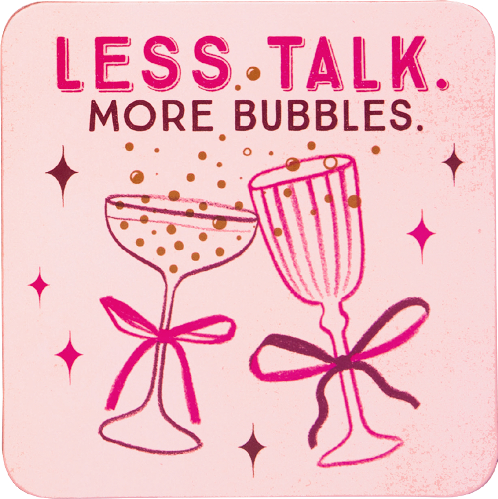 Zwei gezeichnete Sektgläser mit Schleifen und goldenen Blubberblasen auf einem rosa Untersetzer. Darüber der Text „LESS TALK. MORE BUBBLES.“