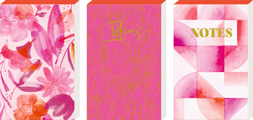 Notizblöckchen - All about pink Drei rosafarbene Notizbüchern mit floralen, goldenen „Ideas“- und goldenen „Notes“-Motiven auf den Umschlägen.