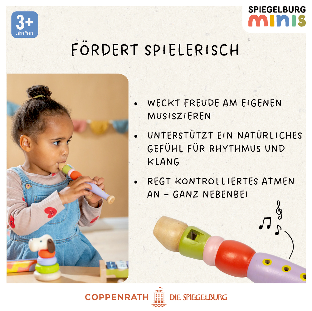 Ein Kind spielt eine Holzblockflöte. Text und Zahlen sind sichtbar.