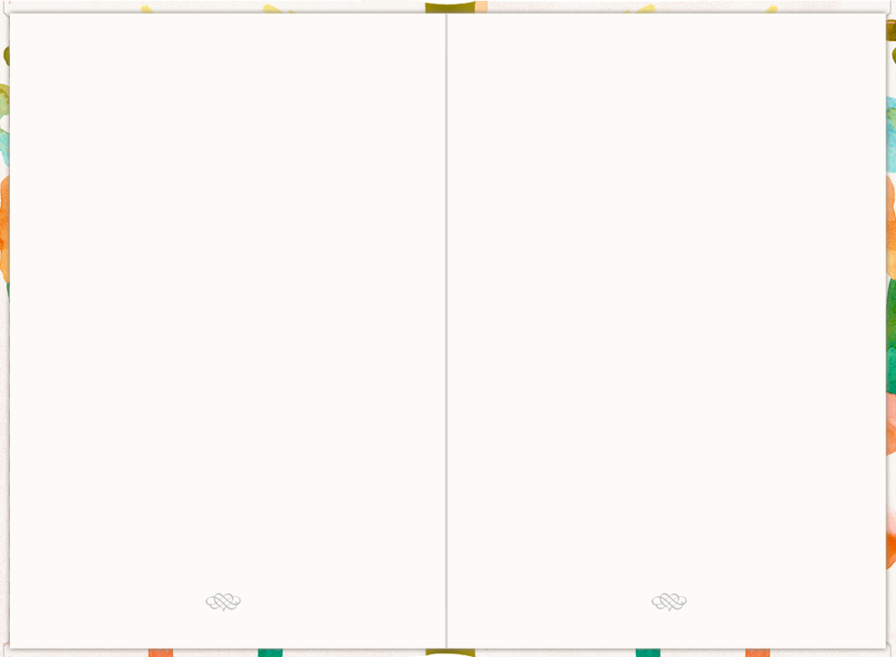 Offenes Buch mit leeren, cremefarbenen Seiten und floralem Rahmen am Rand.