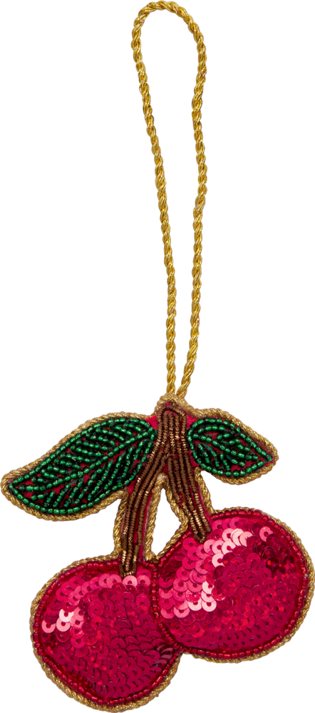 Anhänger mit zwei roten, glitzernden Kirschmotiven aus Pailletten und zwei grünen Blättern an goldfarbener Kordel.