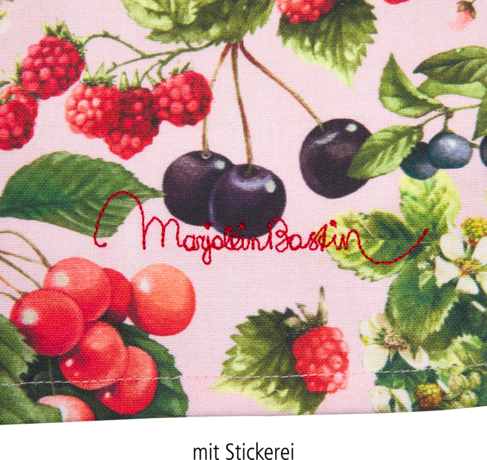 Rote Kirschen, Himbeeren und grüne Blätter auf Stoff mit roter gestickter Marjolein Bastin Signatur.