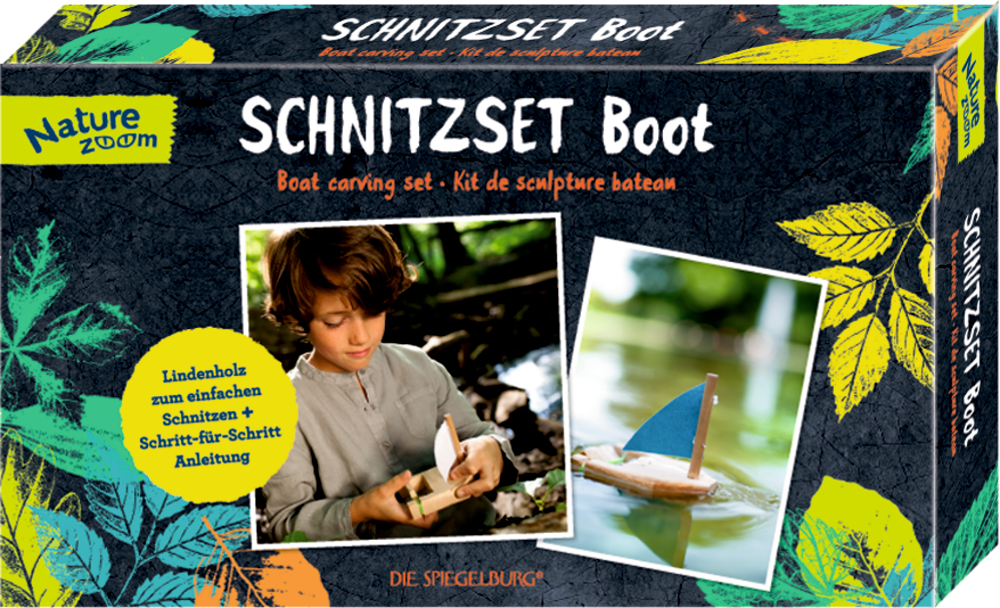 Schnitzset Boot Nature Zoom Eine Box mit zwei Fotos: ein Junge schnitzt ein Holzboot und ein kleines hölzernes Segelboot, das auf dem Wasser schwimmt.