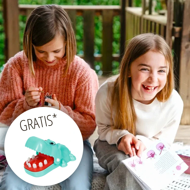 Zwei bastelnde und lachende Mädchen. Hinweis auf ein Gratis-Nilpferd.