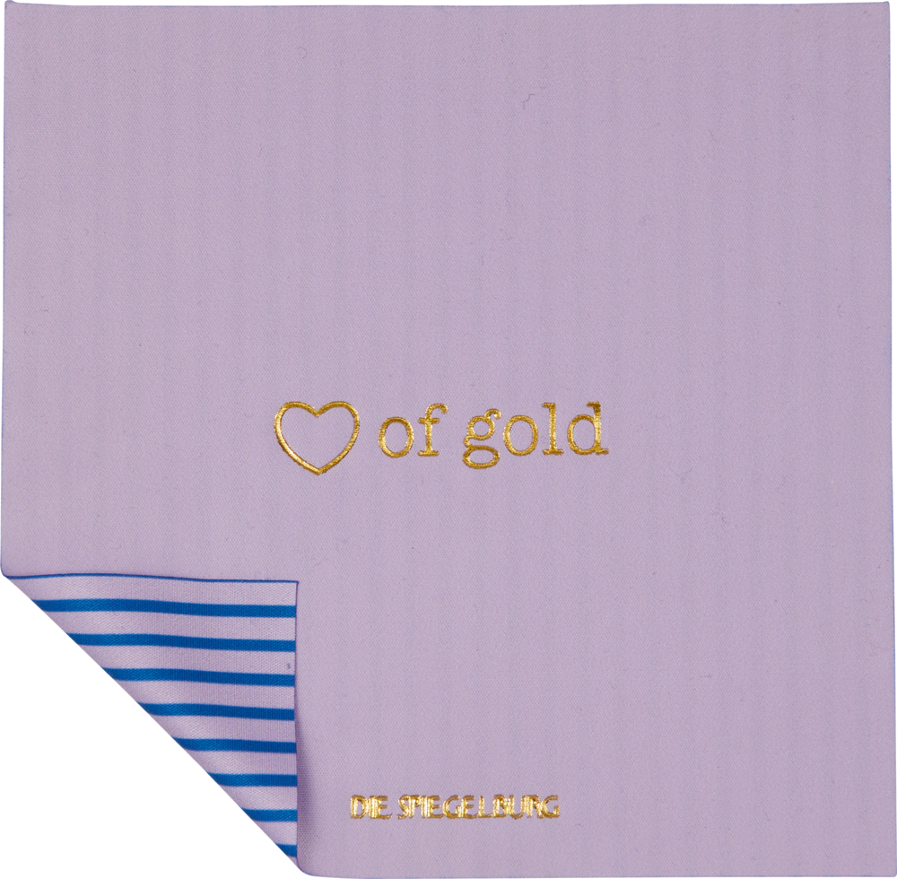 Gefalteter lavendelfarbener Stoff mit blau gestreifter Unterseite an einer Ecke sichtbar.