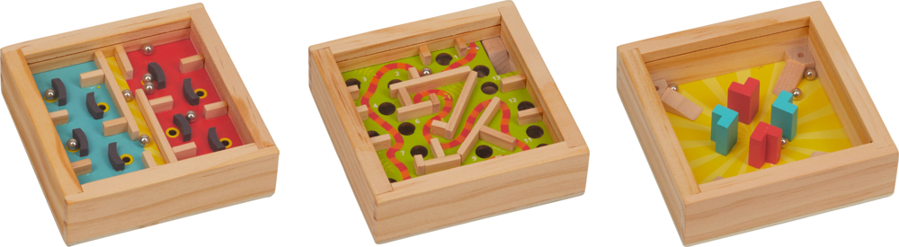 Holz-Geduldsspiel - Bunte Geschenke 3 quadratische Labyrinth-Puzzles aus Holz mit bunten Hintergründen. Jedes enthält Löcher und kleine Metallkugeln.